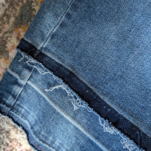 2/$20 Liverpool Blue Denim Skirt Stretchy Size 6/28 - Picture 3 of 4